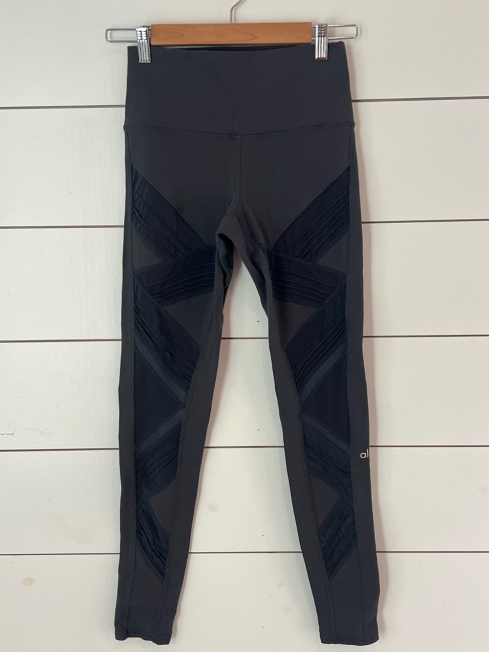 ALO Yoga Linear Striated gray High-Rise Leggings